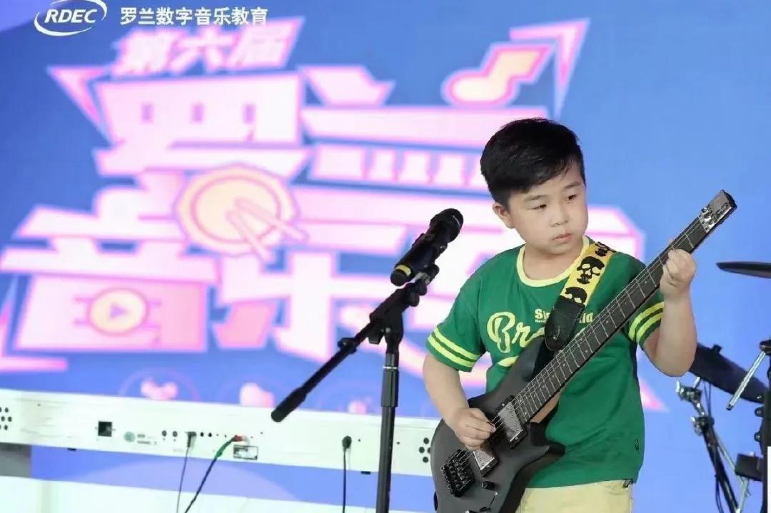 公牛新秀表现惊艳，全场观众掌声不断，图片广告男人国际.